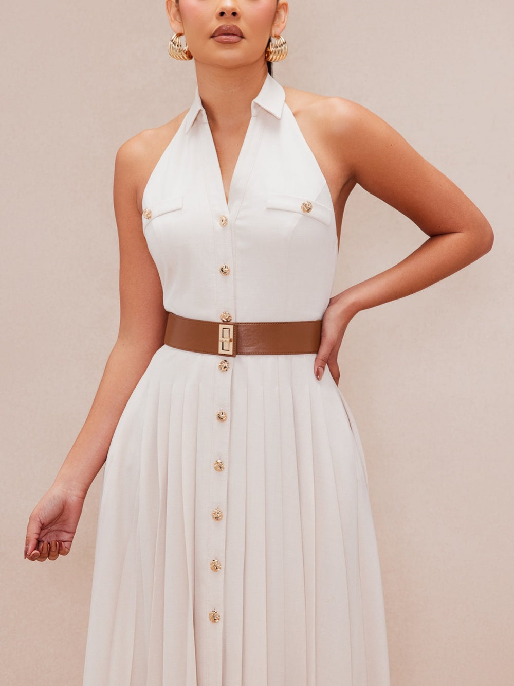 Beige pleated dress with elegant buttons