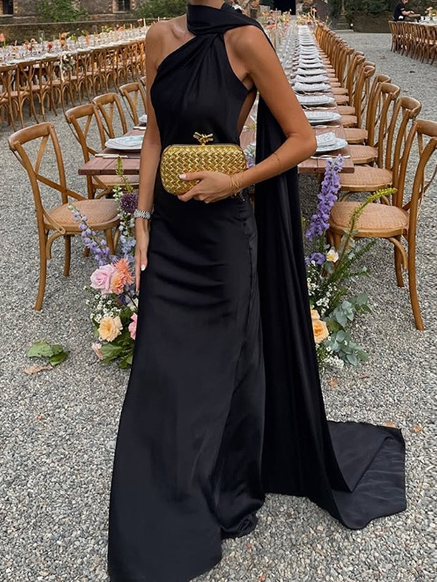 Elegant sleeveless long dress with waist tie and halter neck for women