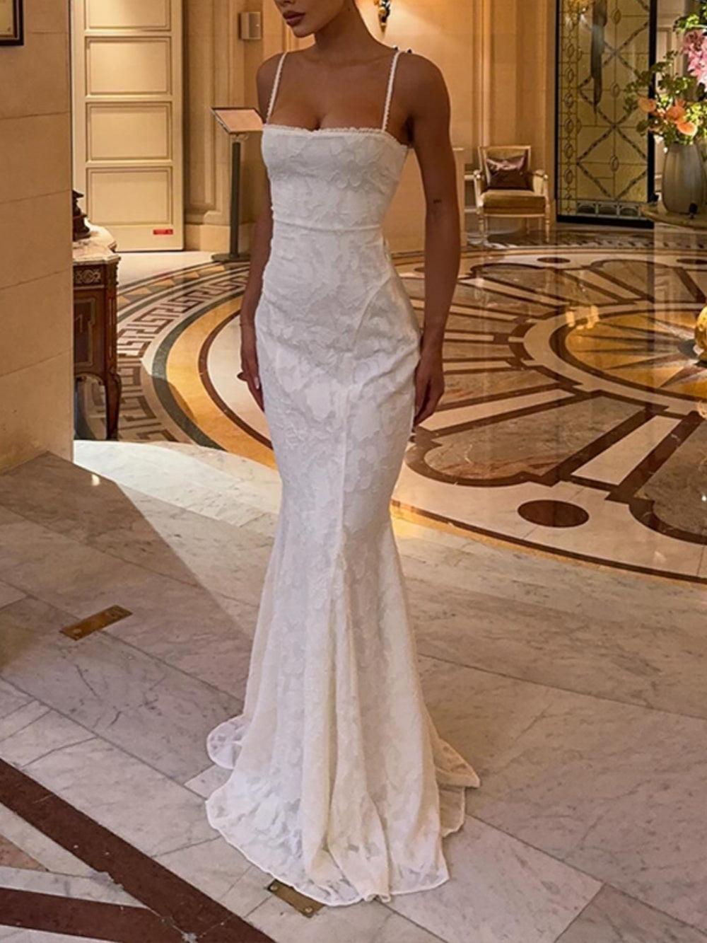 Long Mermaid Dress with Straps at the Back for an Elegant Look
