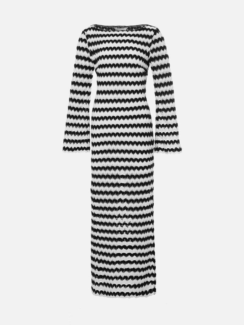 Knit dress with round neckline, asymmetrical and elegant with slit detail for a trendy look