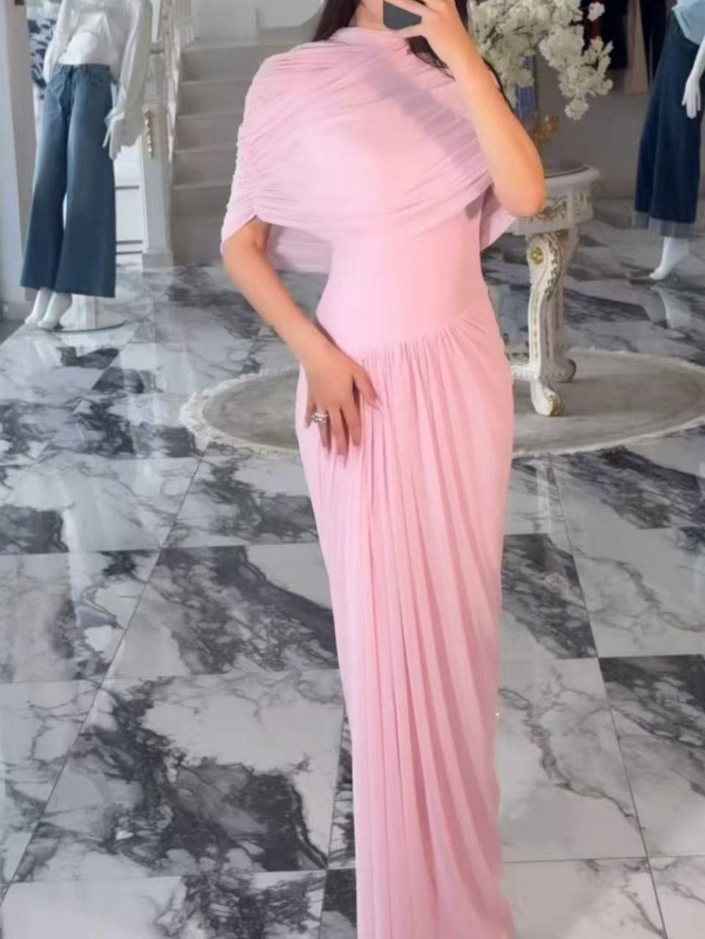 Long pleated maxi cape-style dress for an elegant and sophisticated look