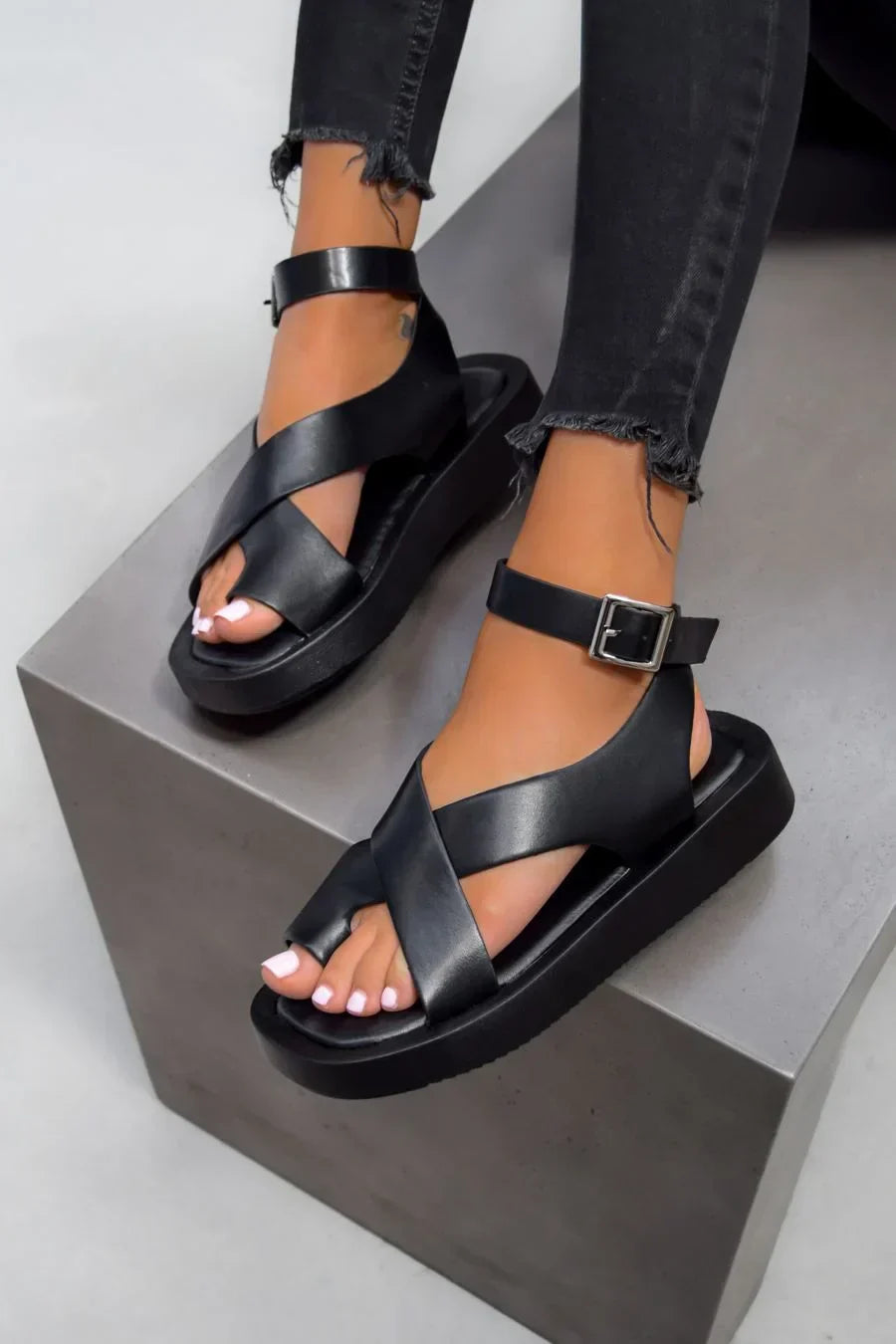 Afrozeh - Stylish Thick Gladiator Sandals for a Trendy Look
