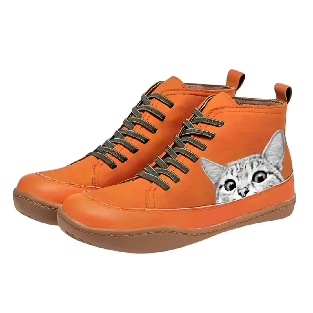 Stylish Leather Boots Featuring a Cat Motif