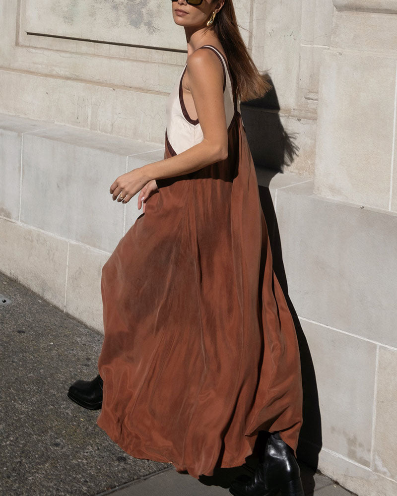 Elegant V-neck dress with color contrast