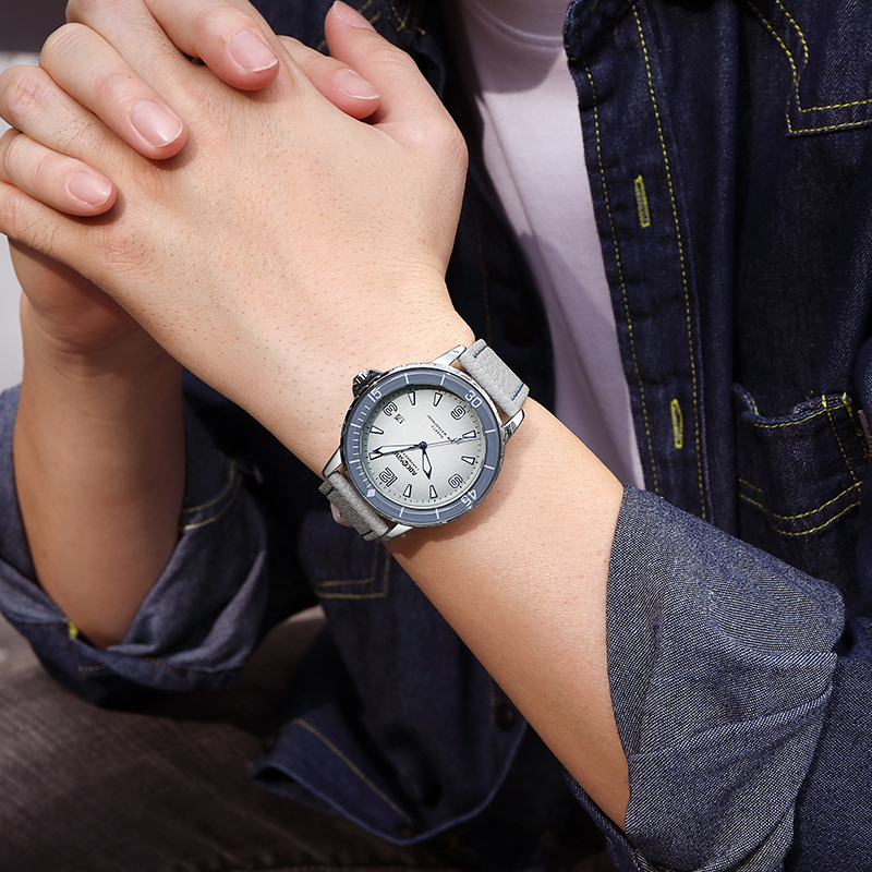 Casual watch with an elegant leather strap