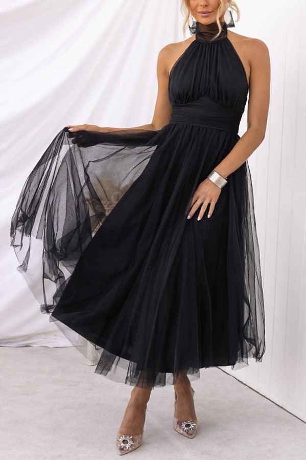 Elegant Maxi Dress with Tulle Details and Halter Neckline - Perfect for a Fairy-tale Look