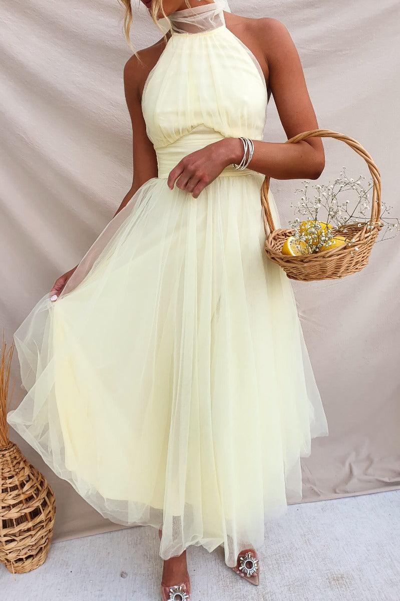 Elegant Maxi Dress with Tulle Details and Halter Neckline - Perfect for a Fairy-tale Look