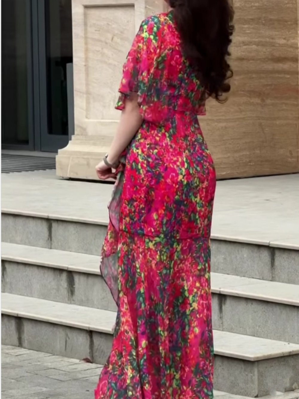 Elegant Printed Chiffon V-Neck Dress with Flared Sleeves for a Sophisticated Look