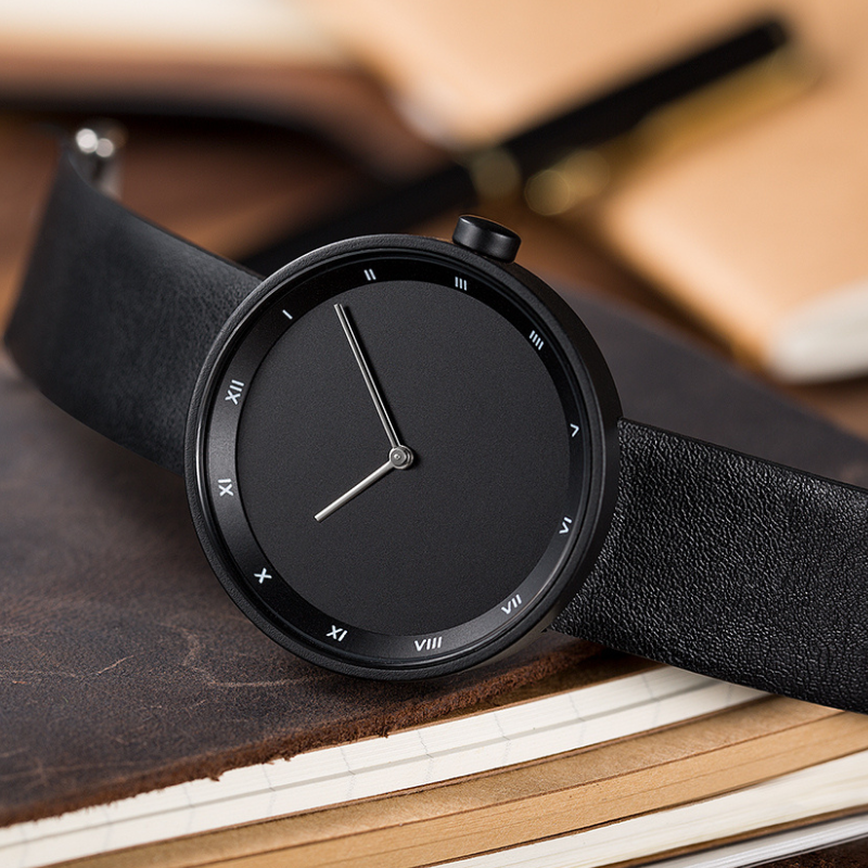Elegant Quartz Watch with Minimalist Style