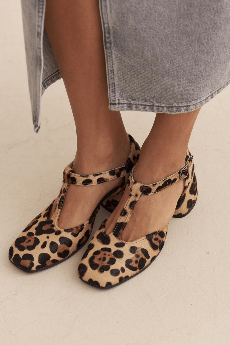 Heel-toe block shoe with leopard leather sole
