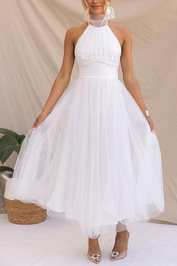Elegant Maxi Dress with Tulle Details and Halter Neckline - Perfect for a Fairy-tale Look
