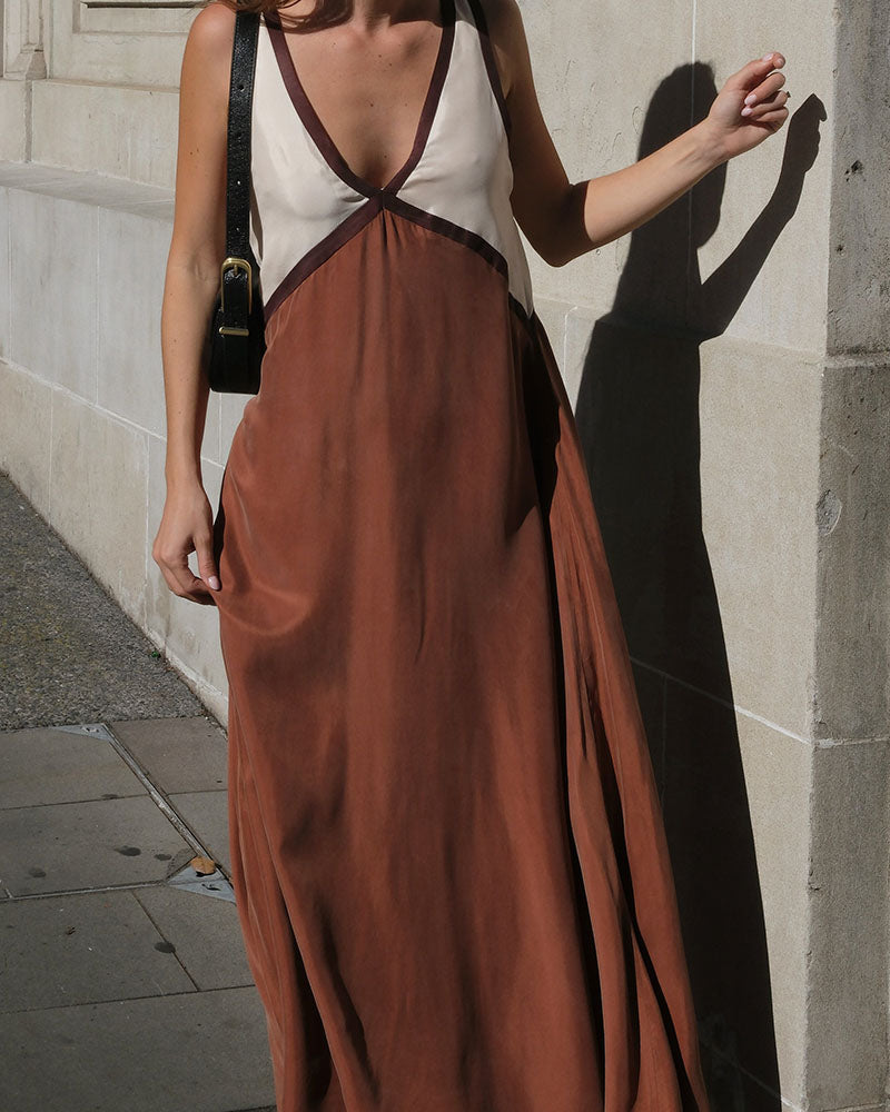 Elegant V-neck dress with color contrast