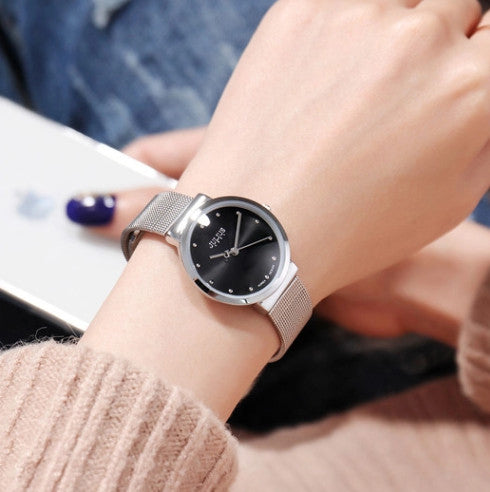 Ultra-Fine Quartz Watch with Elegant Mesh
