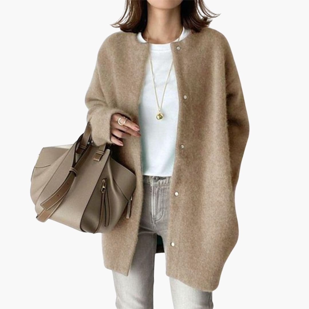 Elegant women's coat with button closure and classic straight hem