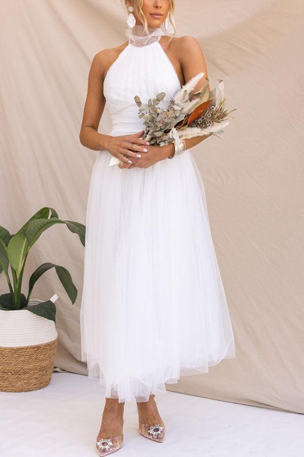 Elegant Maxi Dress with Tulle Details and Halter Neckline - Perfect for a Fairy-tale Look