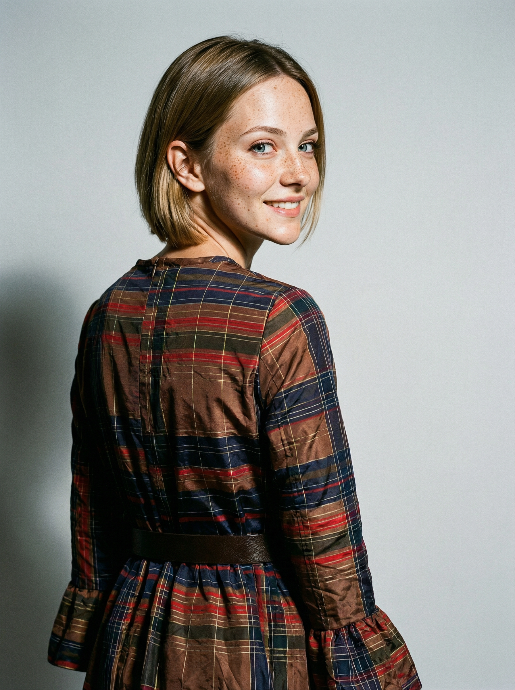 Midi round-neck dress draped with color blocks and plaid pattern (with belt)