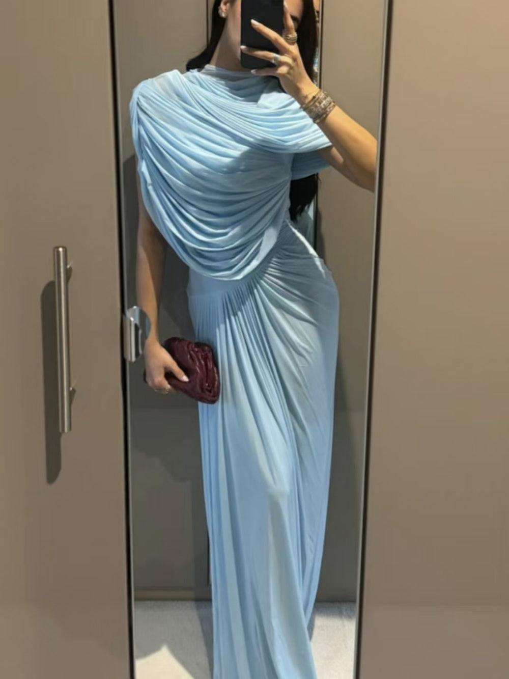 Long pleated maxi cape-style dress for an elegant and sophisticated look