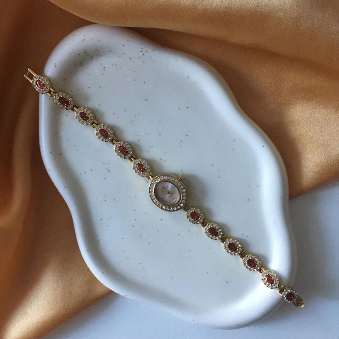 Cento Wristwatch with Elegant Minimalist Dial