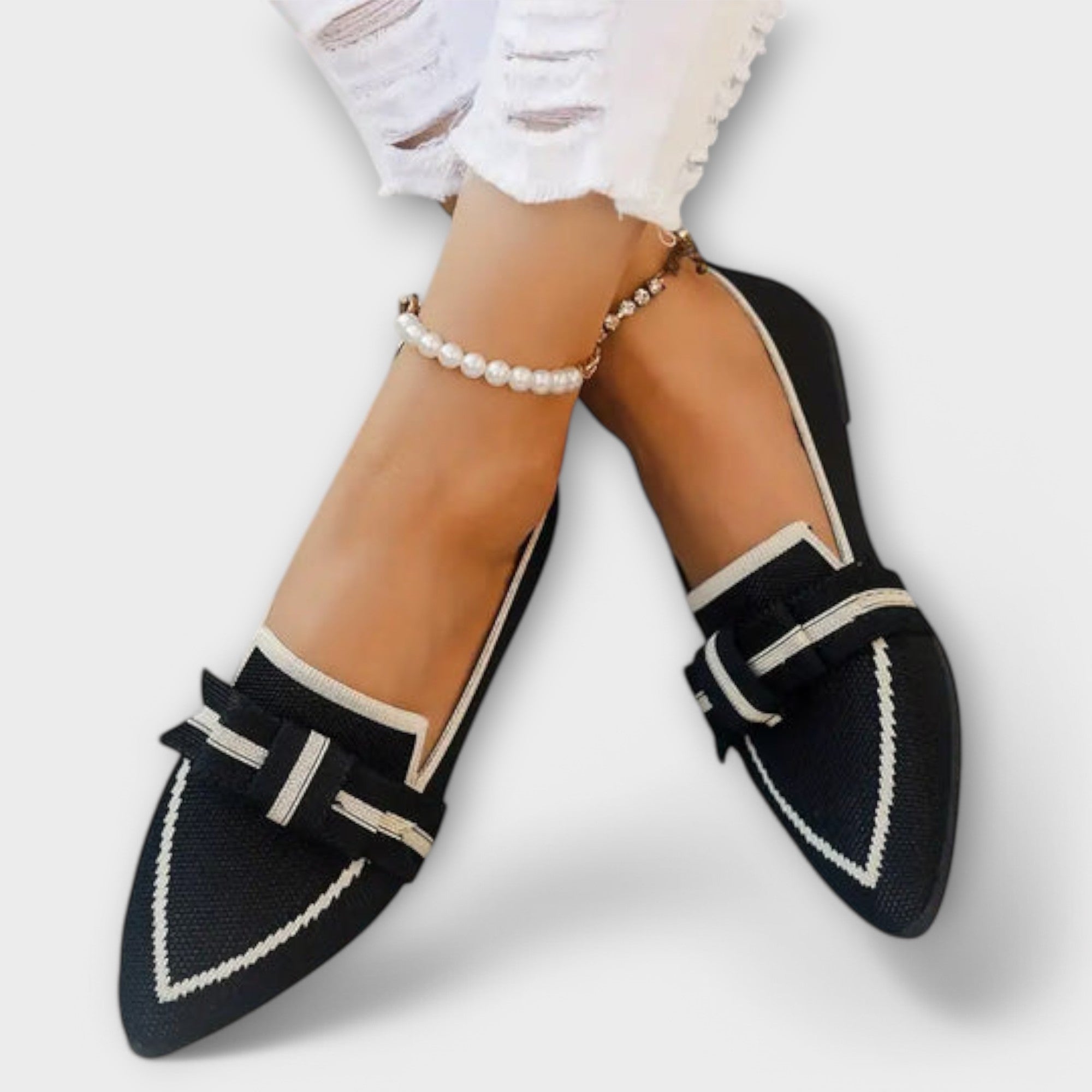 Women's Flat Shoes with Elegant Lace-Up Design