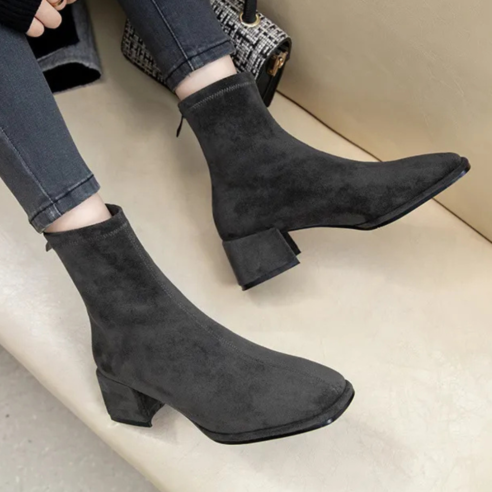 Classic Women's Boots – Elegant and Comfortable Design