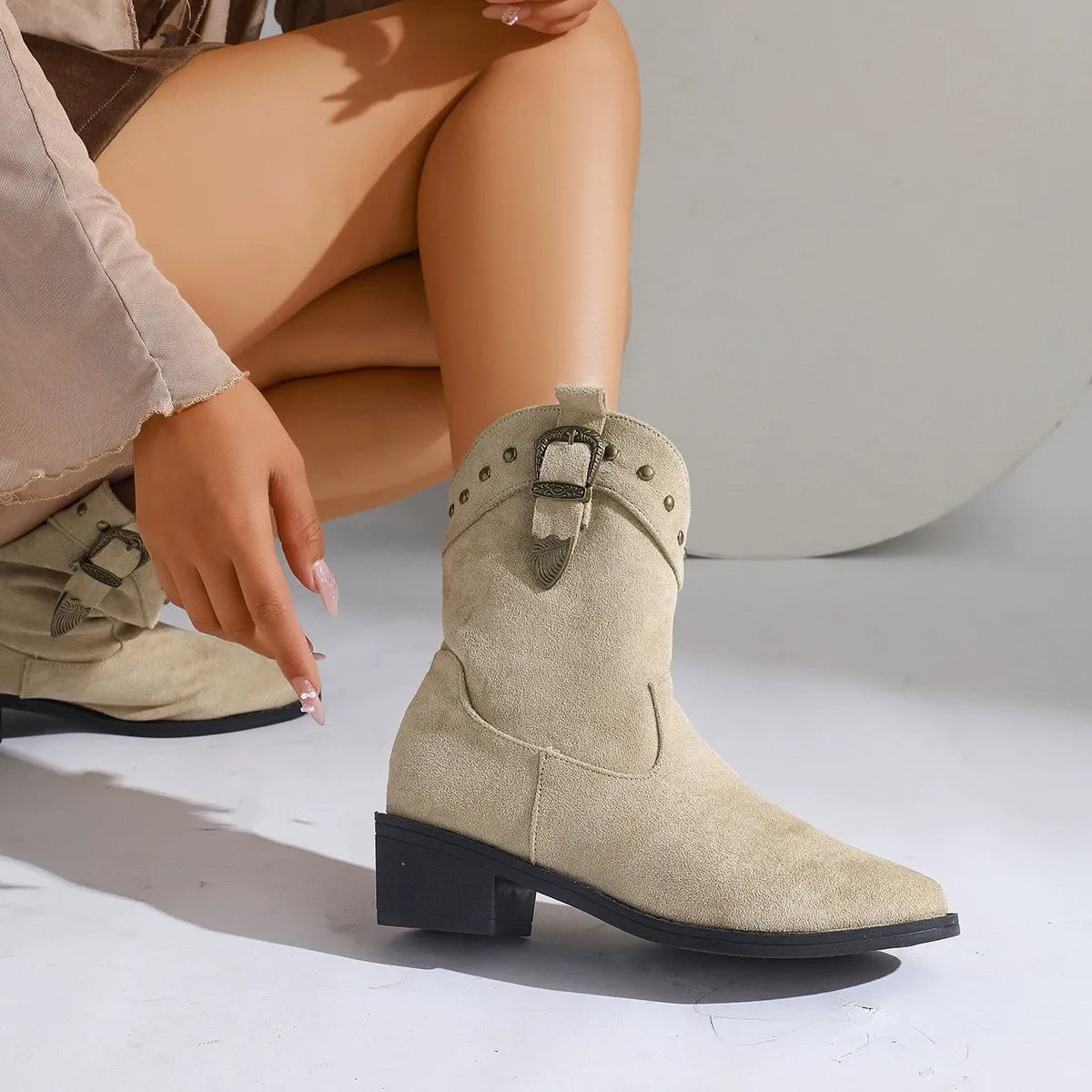 Women’s Mi-Tube Embroidered Boots – Elegant and Trendy Design