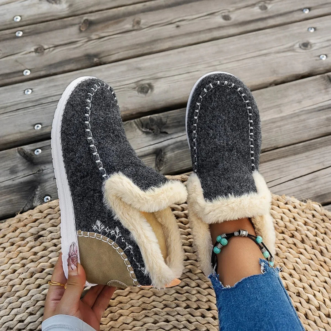 Women's Faux Fur Lined Ankle Shoes – Chic and Cozy Comfort