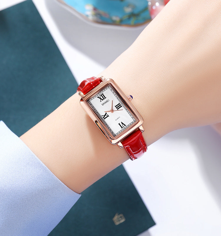 Casual watch with leather strap