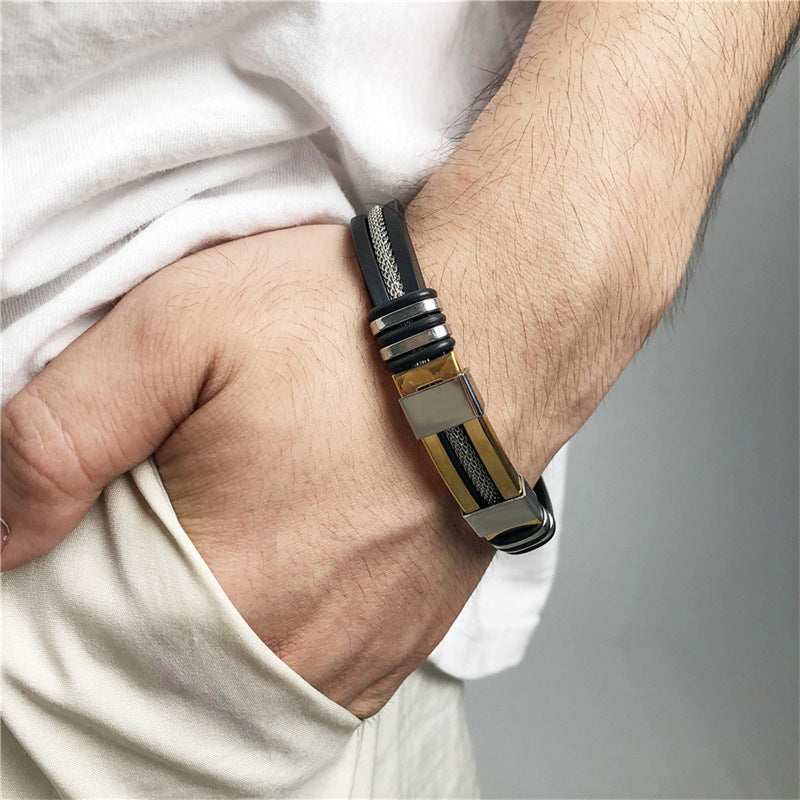 Luxury Signature Quartz Leather Watch & Bracelet Set for an Elegant Look