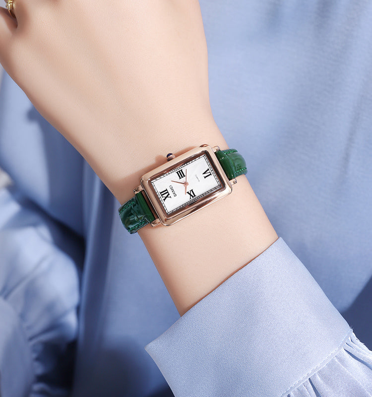 Casual watch with leather strap