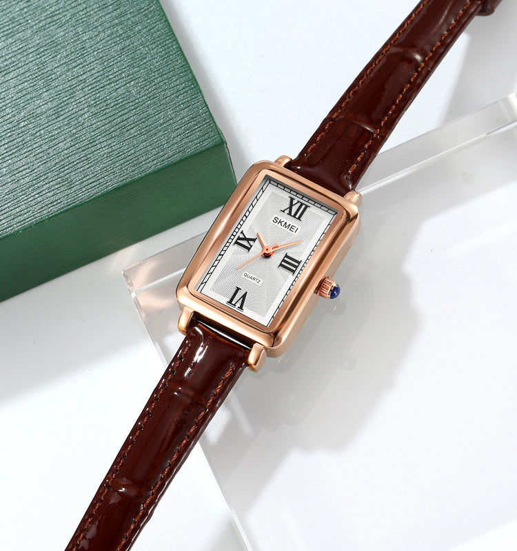 Casual watch with leather strap