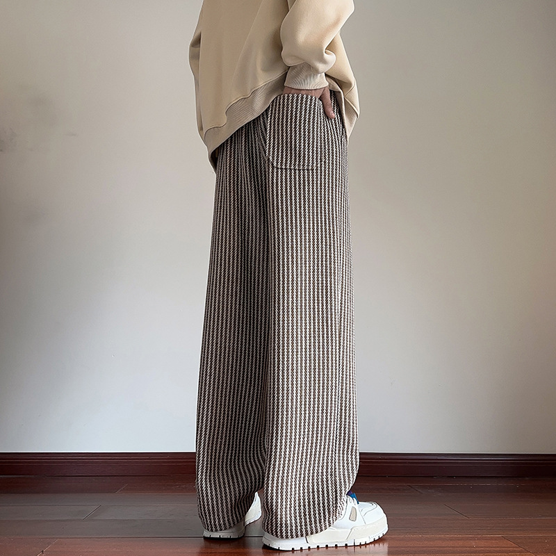 XAVIERA – Modern Chevron Jogging Pants for a Casual and Fashionable Look