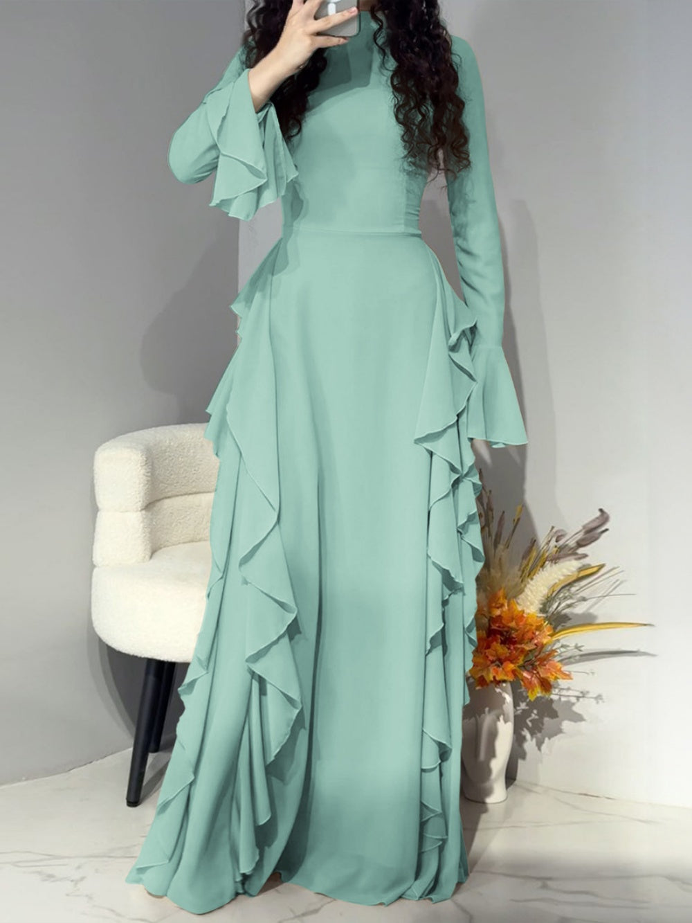 Elegant high-waisted dress with trumpet sleeves for a sophisticated style