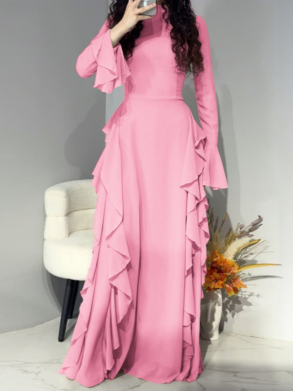 Elegant high-waisted dress with trumpet sleeves for a sophisticated style