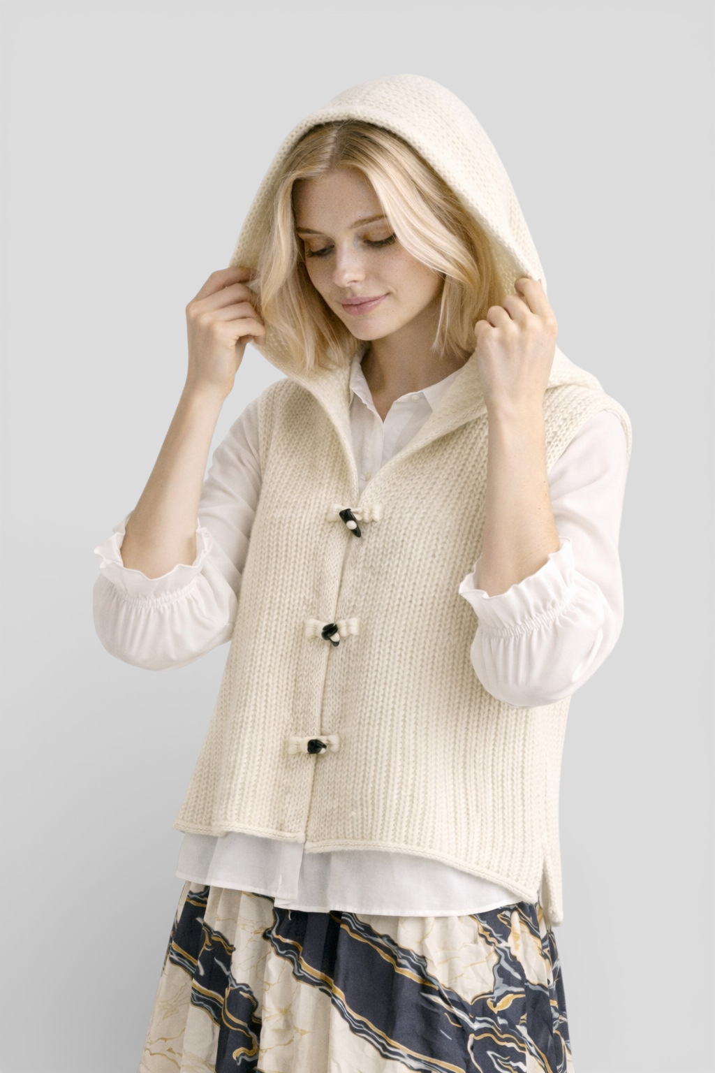 Camila - Elegant sleeveless hooded knit fashion for a sophisticated look