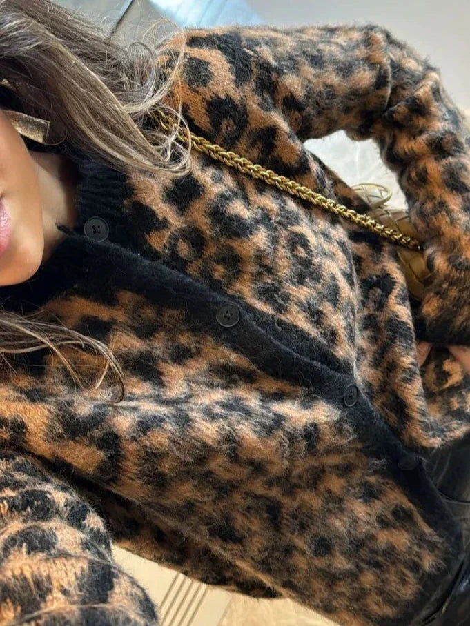 Siena | Elegant and Simple Cardigan Sweater for a Sophisticated Style