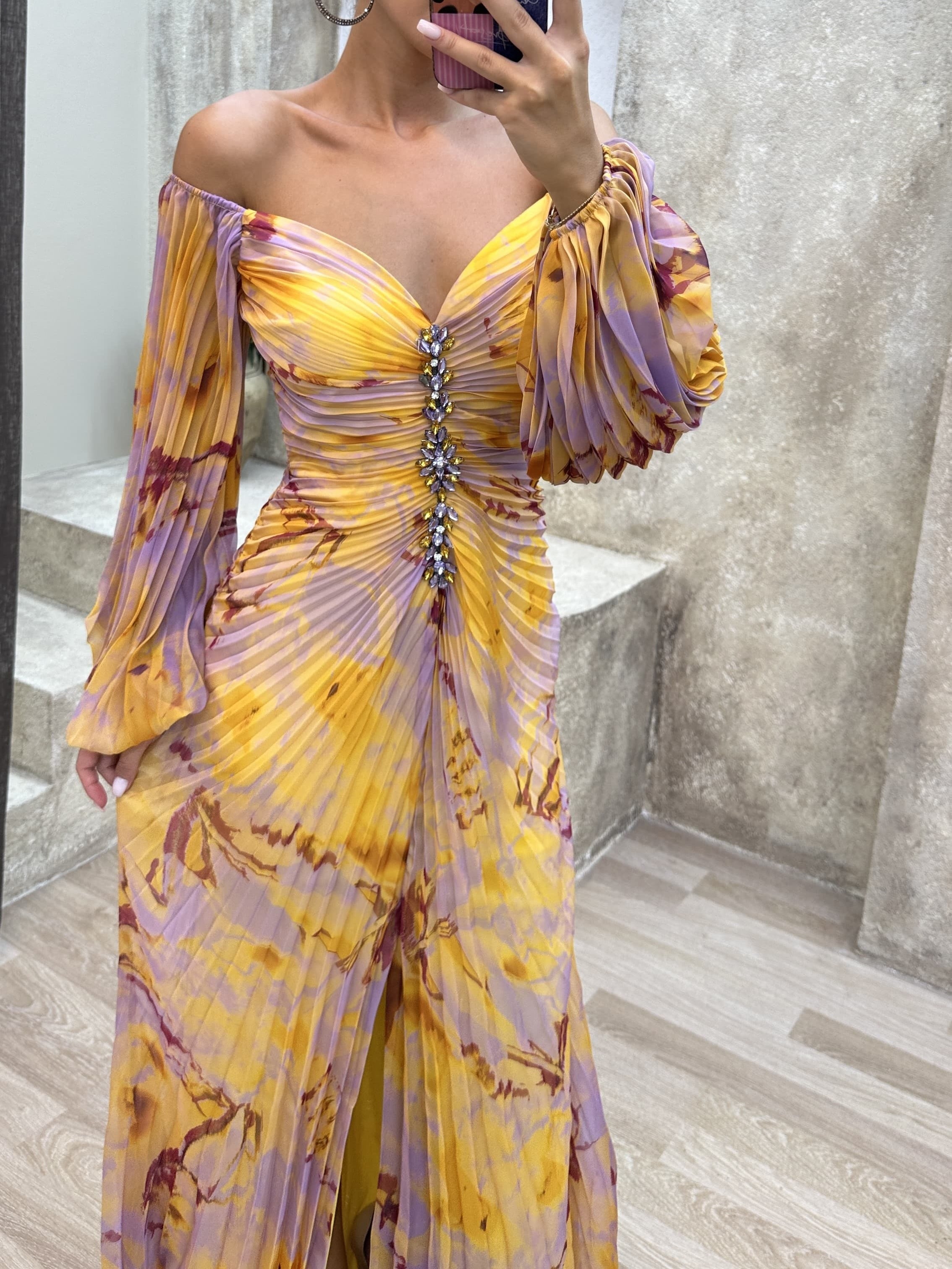 Slim Fit Long Pleated Off-Shoulder Dress Adorned with Diamonds for an Elegant and Sophisticated Look