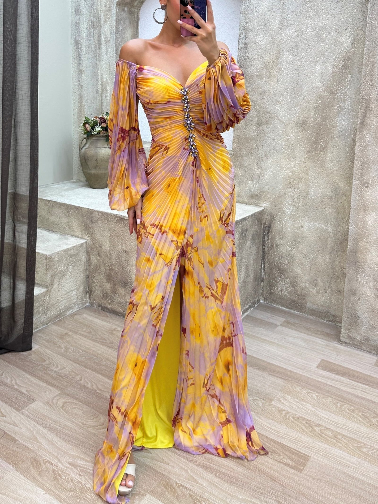 Slim Fit Long Pleated Off-Shoulder Dress Adorned with Diamonds for an Elegant and Sophisticated Look