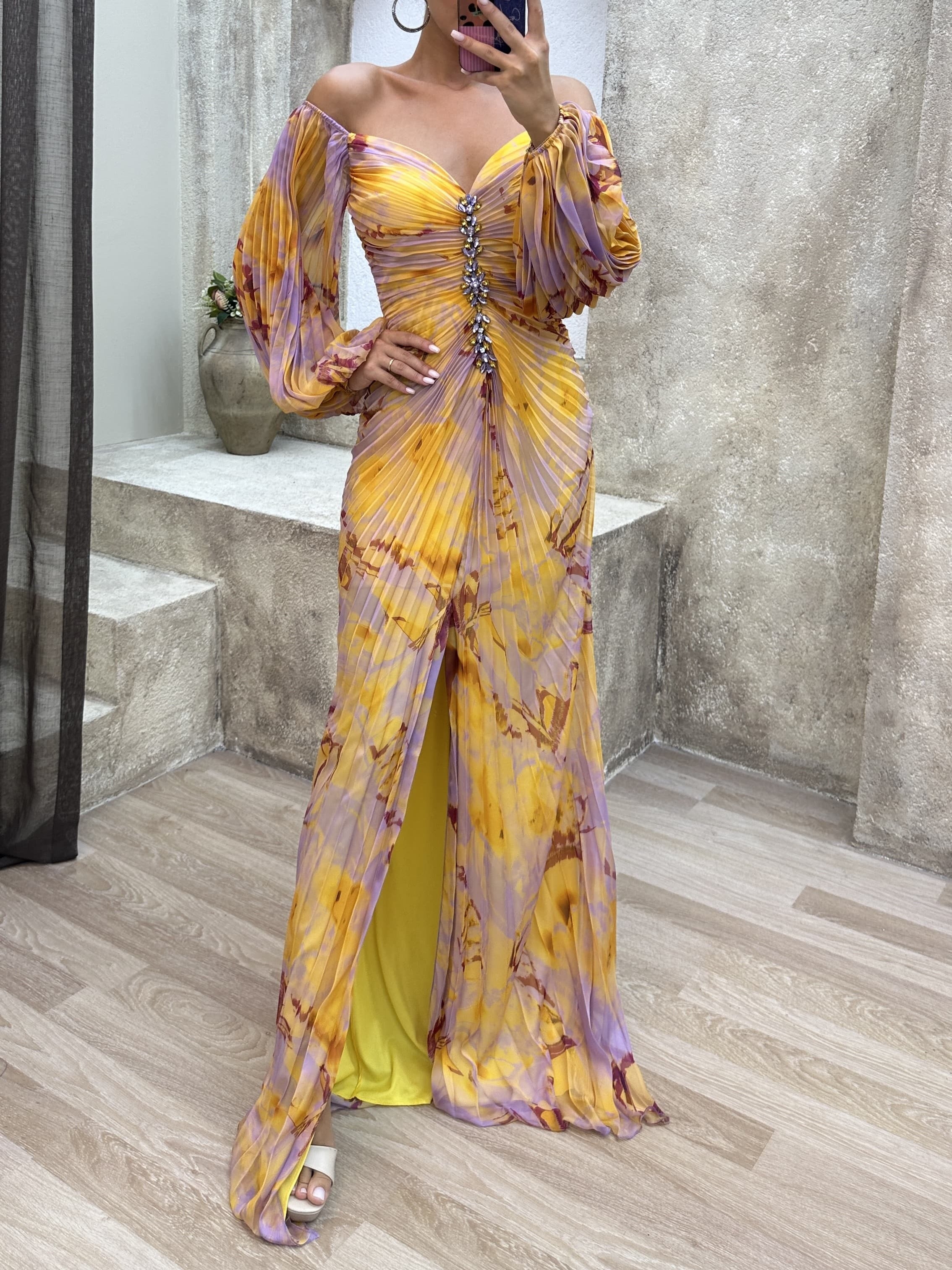 Slim Fit Long Pleated Off-Shoulder Dress Adorned with Diamonds for an Elegant and Sophisticated Look