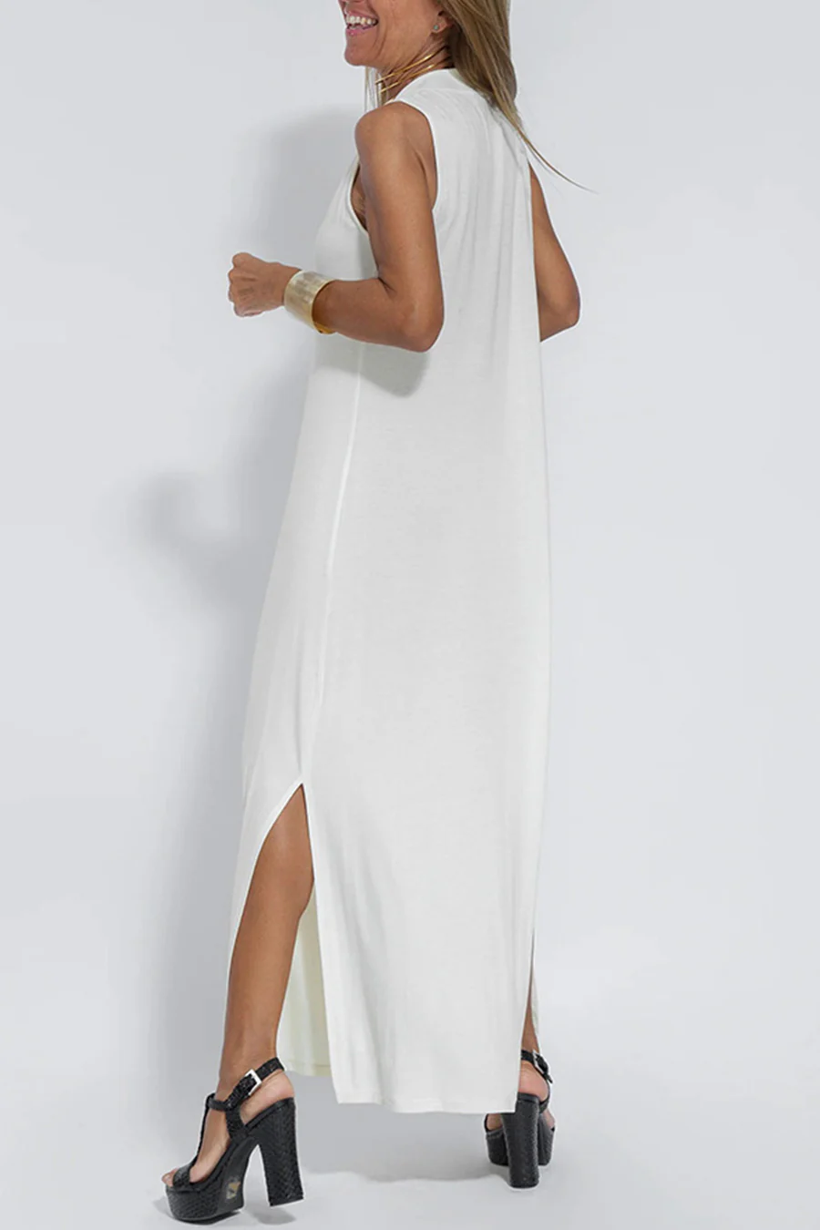 Sleeveless Long Dress in Solid Color for an Elegant and Comfortable Style