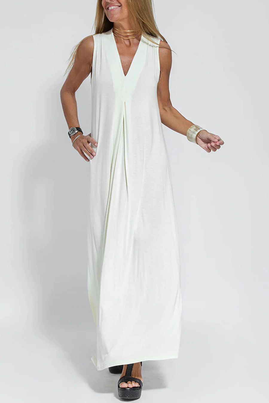 Sleeveless Long Dress in Solid Color for an Elegant and Comfortable Style