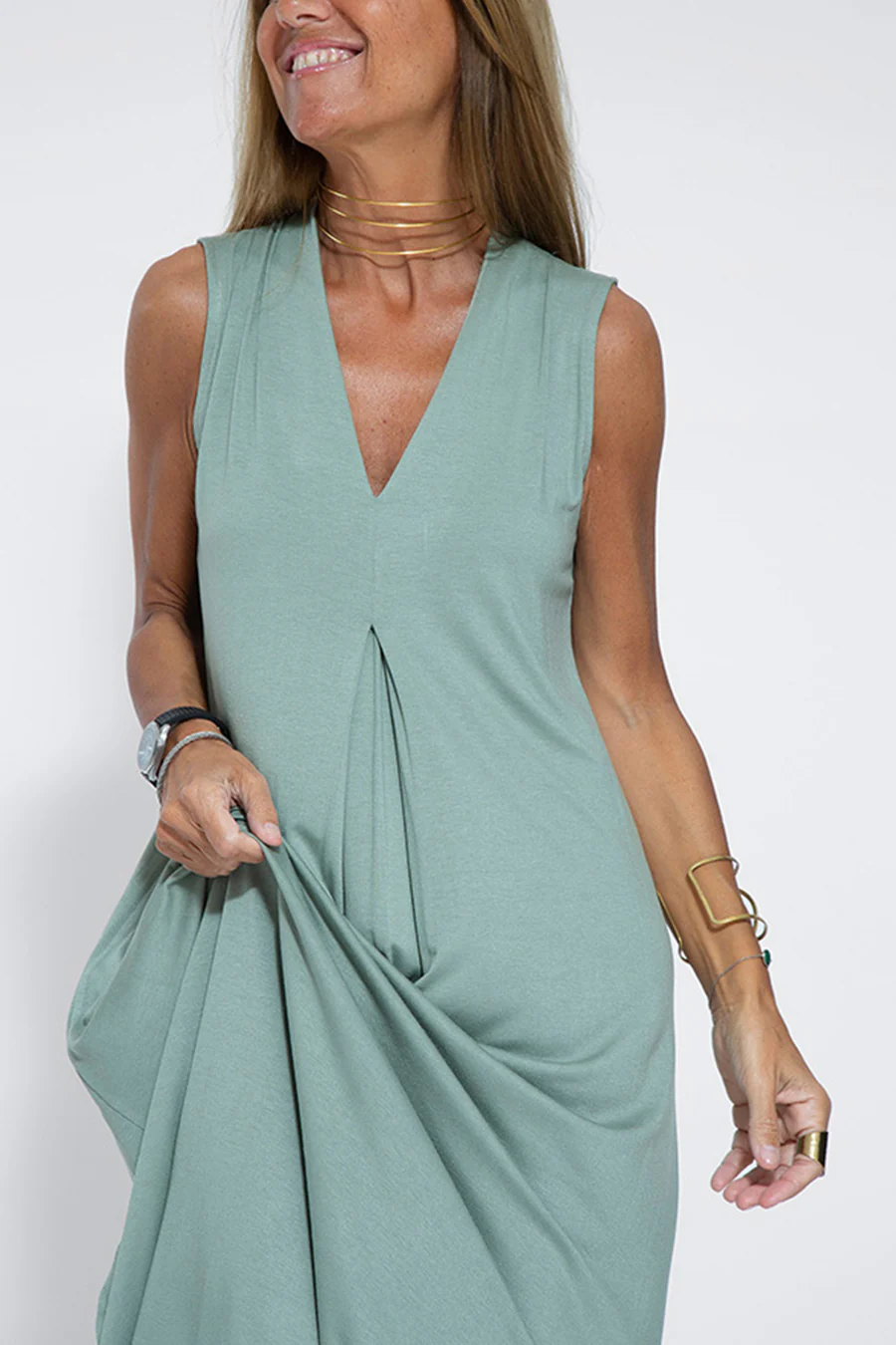Sleeveless Long Dress in Solid Color for an Elegant and Comfortable Style