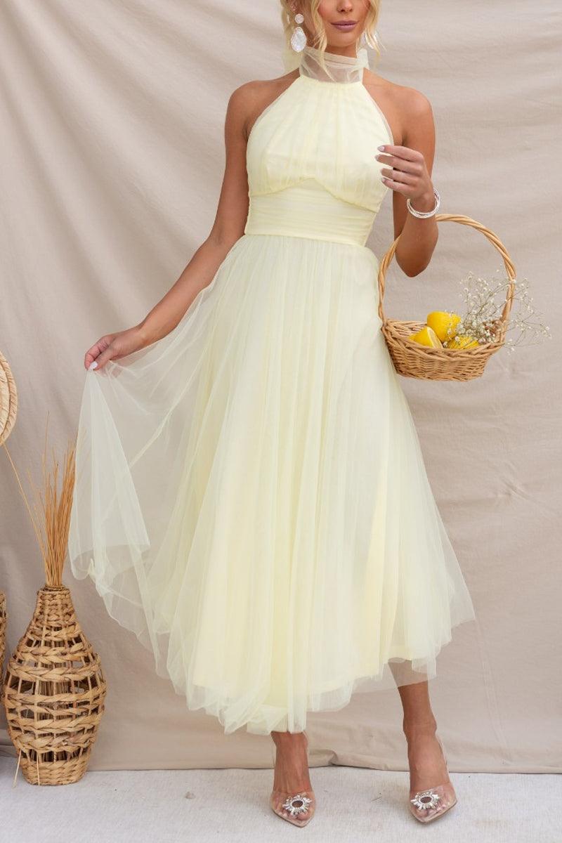 Elegant Maxi Dress with Tulle Details and Halter Neckline - Perfect for a Fairy-tale Look