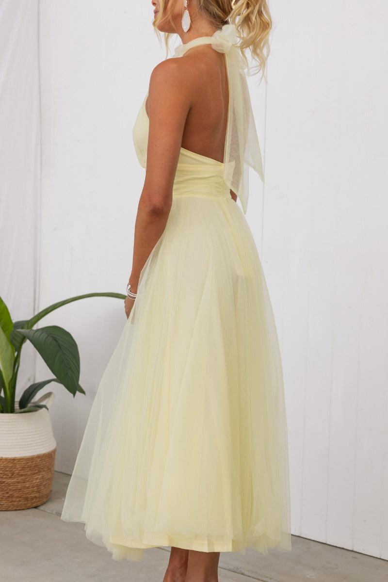 Elegant Maxi Dress with Tulle Details and Halter Neckline - Perfect for a Fairy-tale Look