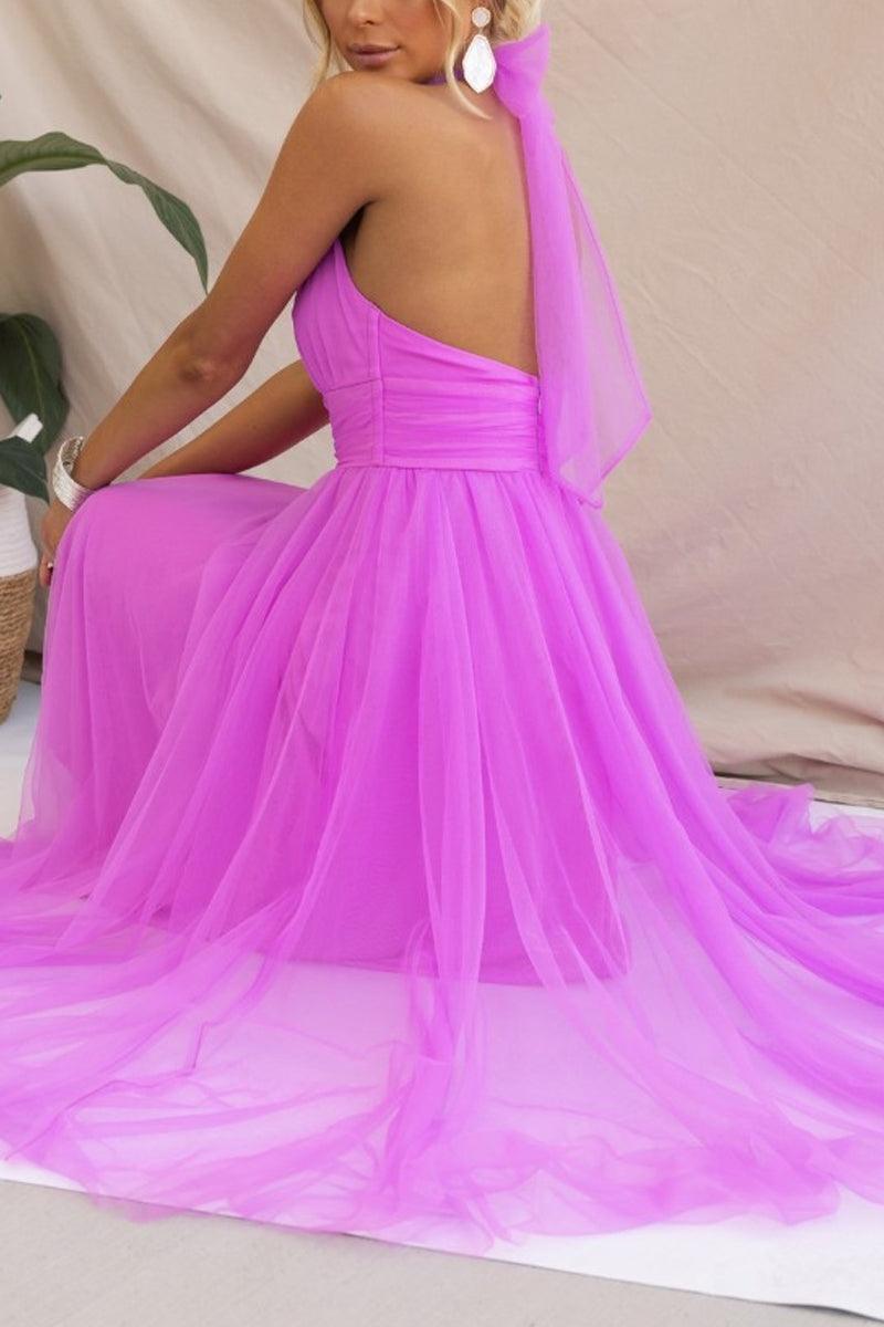 Elegant Maxi Dress with Tulle Details and Halter Neckline - Perfect for a Fairy-tale Look