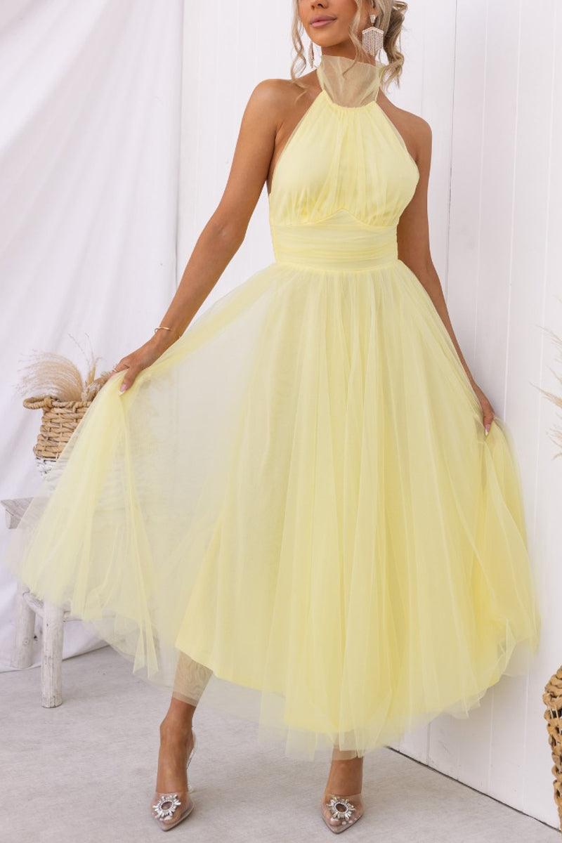 Elegant Maxi Dress with Tulle Details and Halter Neckline - Perfect for a Fairy-tale Look