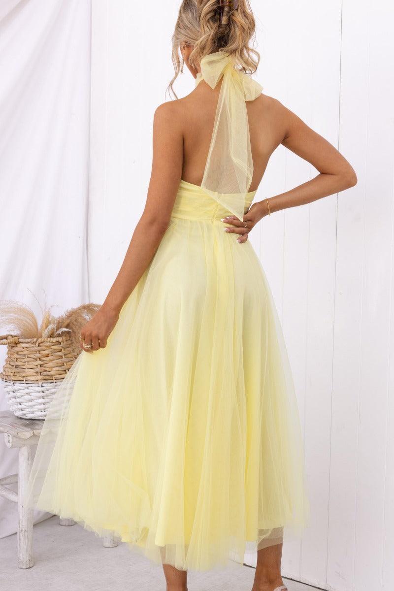Elegant Maxi Dress with Tulle Details and Halter Neckline - Perfect for a Fairy-tale Look