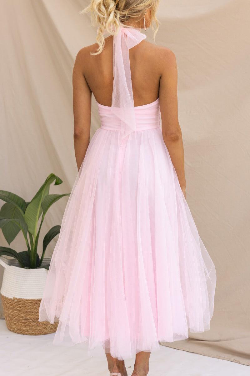 Elegant Maxi Dress with Tulle Details and Halter Neckline - Perfect for a Fairy-tale Look
