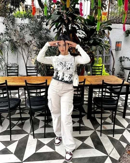 JADWIGA – Women's Adjustable Cargo Pants for a Practical and Versatile Style