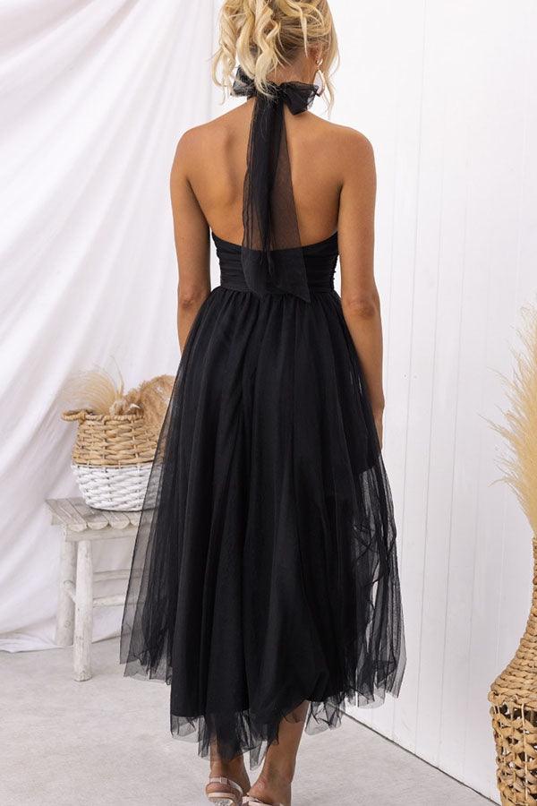 Elegant Maxi Dress with Tulle Details and Halter Neckline - Perfect for a Fairy-tale Look