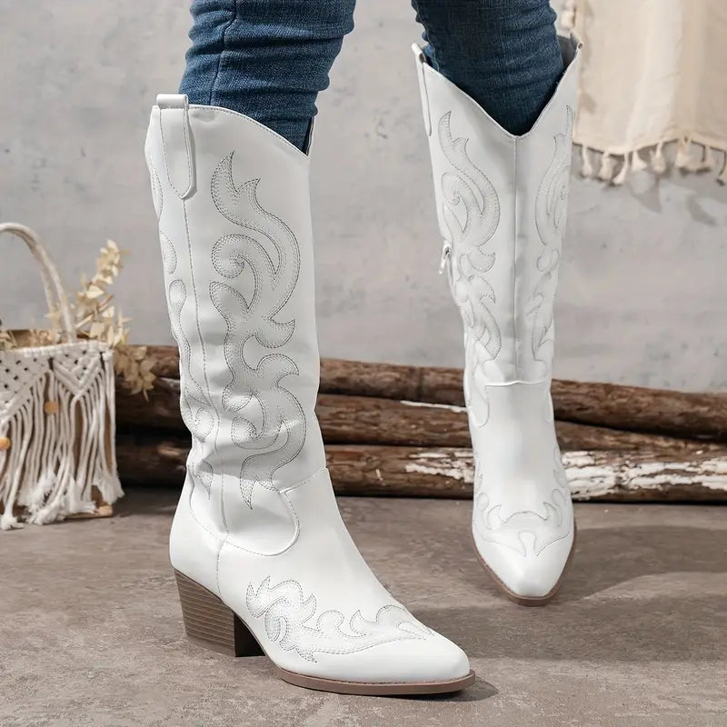 Chic Chunky-Heel Western Boots for a Bold, Modern Western Look